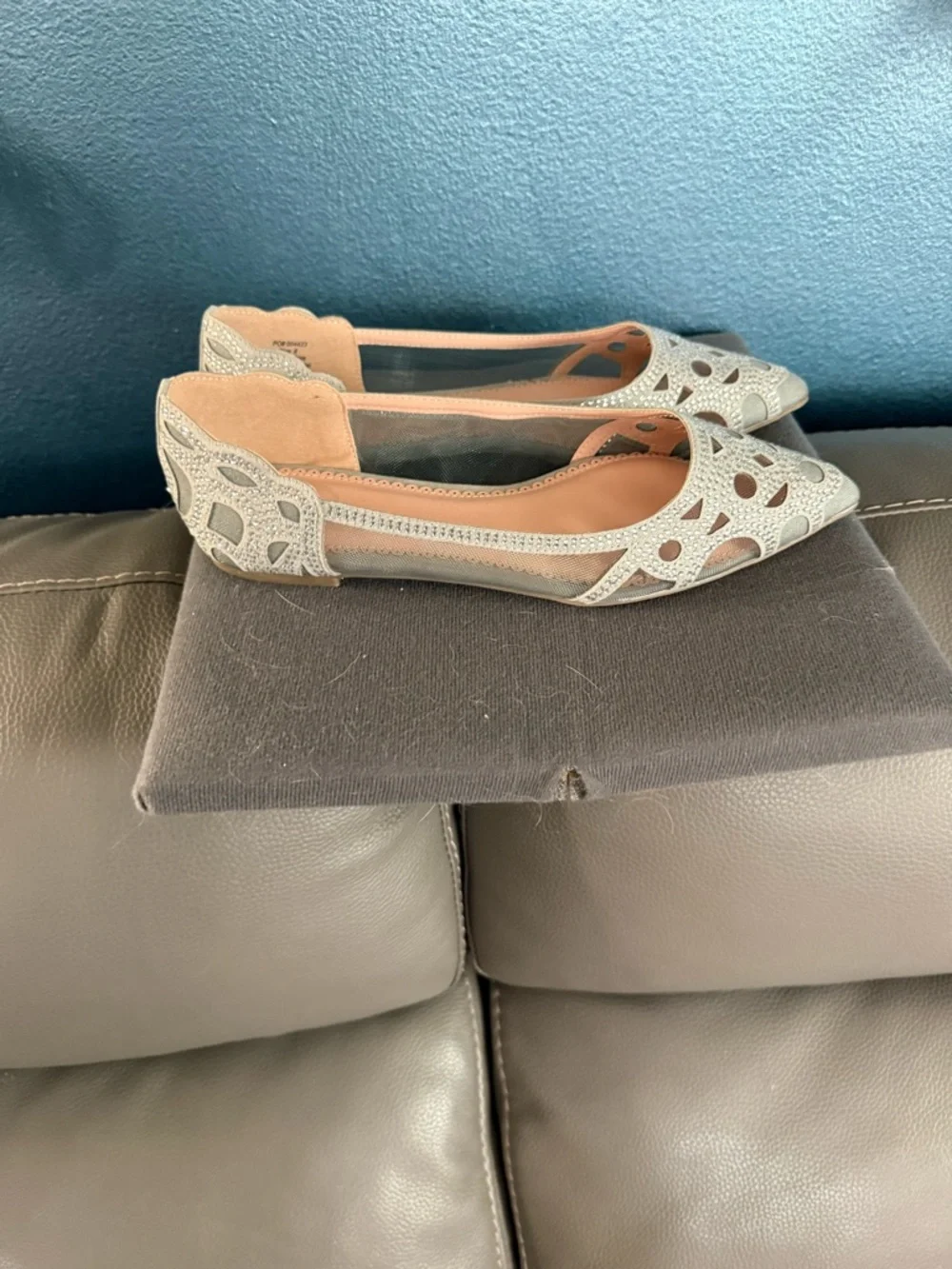 Women's Silver Pointed-Toe Mesh Flats. Size 8 - Picture 6 of 7